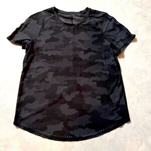 Lululemon Athletica Black Camo Tee. Small. Size 6. 17” pit to pit. Lulu. Active